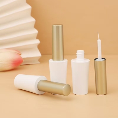Kosmetyki Essential Opaque Lip Glaze Tube z wygodnym aplikatorem szczotki