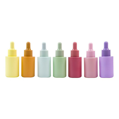Zamówiona butelka z 20 ml, 30 ml i 50 ml z płaską szybą z olejem eterycznym