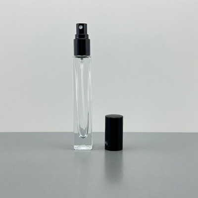 Szklana butelka z perfumami o pojemności 10 ml