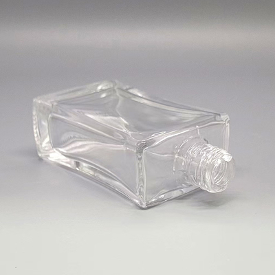 Niestandardowa butelka szklana 20 ml, 30 ml i 50 ml z aluminiowym opryskiwaczem i pokrywką