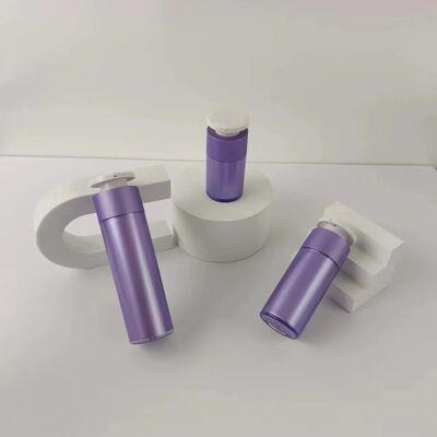 Akrylowa butelka z pompką bezpowietrzną w kształcie serca z niestandardowym nadrukiem sitodrukowym i szczelną konstrukcją do balsamów kosmetycznych